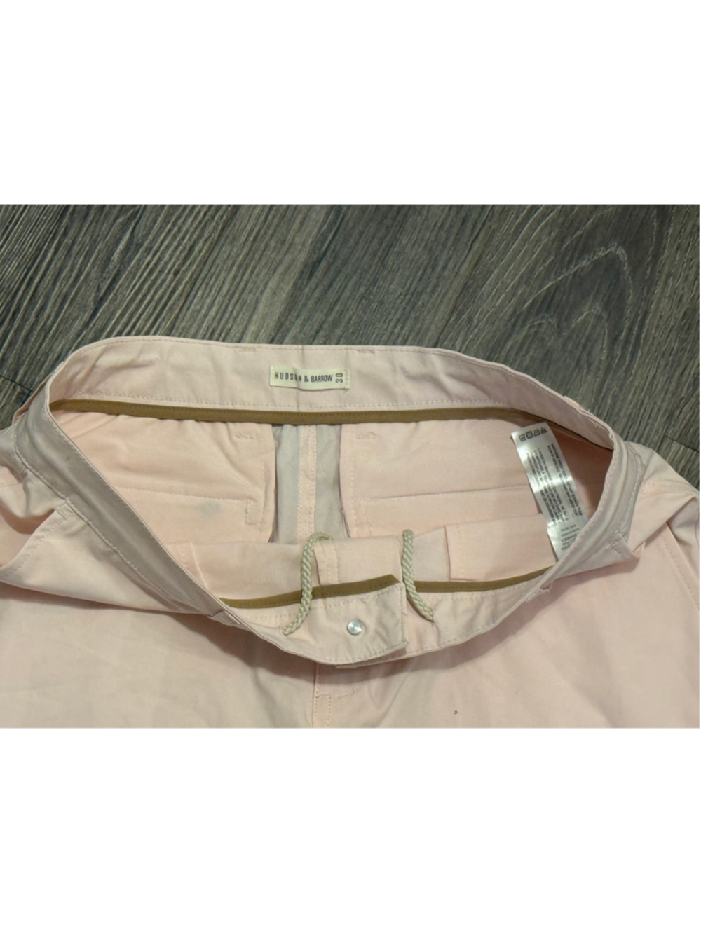 HUDSON & BARROW Men's Lightweight Tech Bermuda Shorts Sz 30 Powder Pink - Picture 6 of 7